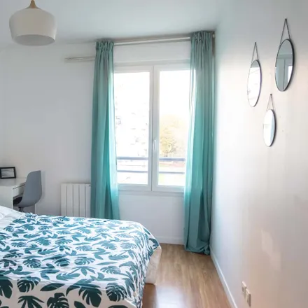 Rent this 4 bed room on 149 Avenue Francis de Pressensé in 69200 Vénissieux, France