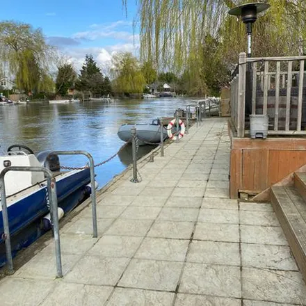 Rent this 3 bed apartment on Nada in Pharaoh's Island, Spelthorne