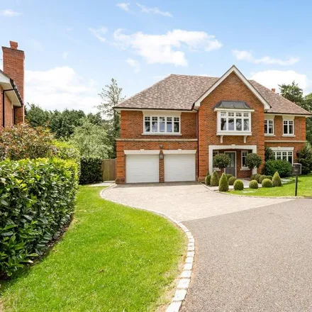 Rent this 6 bed house on Tilford Road in Farnham, GU9 8LD