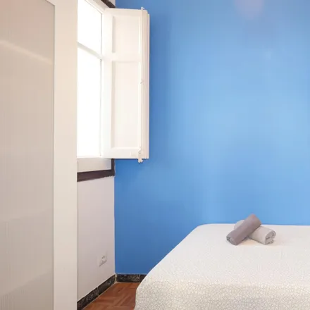 Rent this 3 bed room on Carrer de Sugranyes in 111, 08028 Barcelona