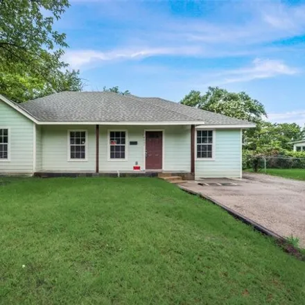 Rent this 3 bed house on 4035 Kimbo Road in Haltom City, TX 76117