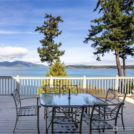 Buy this 4 bed house on 3402 Oakes Avenue in Anacortes, WA 98221