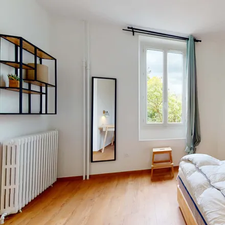 Rent this studio apartment on 4 Rue Maurice Hardouin in 78400 Chatou, France