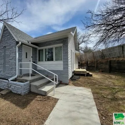 Buy this 4 bed house on 2228 Levitt Avenue in Sioux City, IA 51103