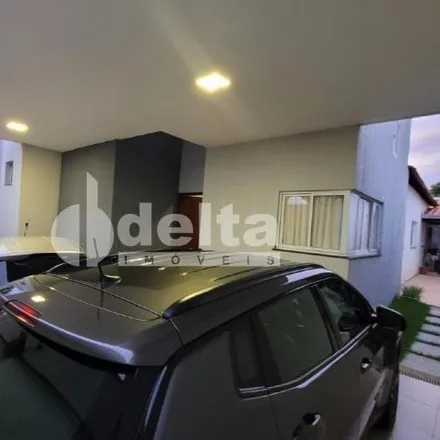 Buy this 3 bed house on Rua Diocesano in Laranjeiras, Uberlândia - MG