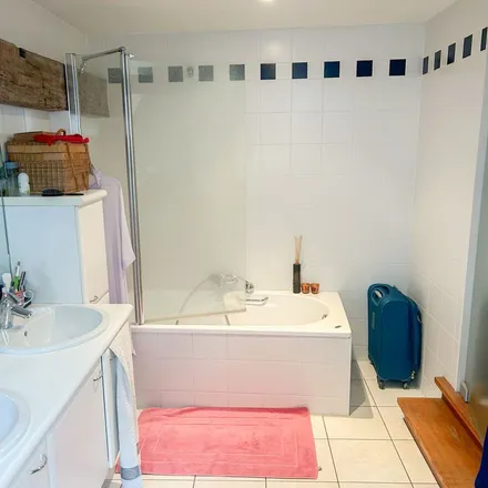 Rent this 2 bed apartment on Residentie Bredero in Vaartstraat 48, 3000 Leuven