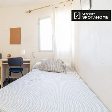 Rent this 5 bed room on Avinguda del Primat Reig in 46010 Valencia, Spain