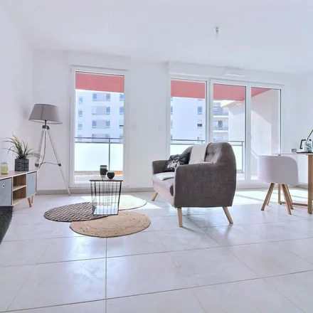 Rent this 2 bed apartment on Batiment D in 10 Avenue de la Petite Mer, 13127 Vitrolles