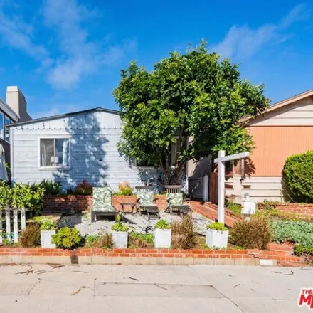 Buy this 5 bed house on 325 10th Street in Manhattan Beach, CA 90266