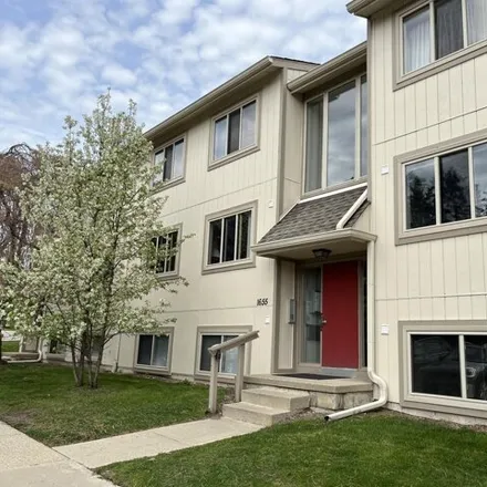 Buy this 2 bed condo on 1687 Stoney Brook Drive in Rochester Hills, MI 48309