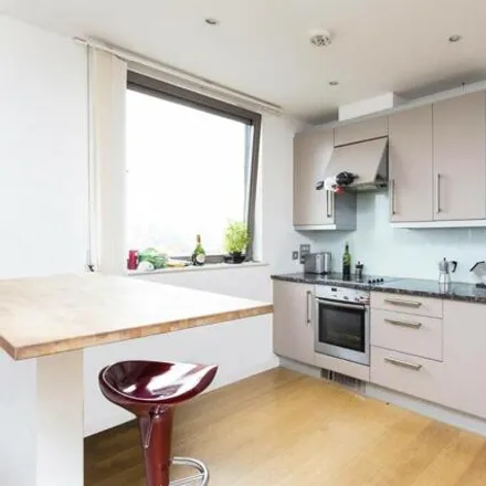 Image 2 - Spencer Way, Londres, London, E1 - Apartment for rent