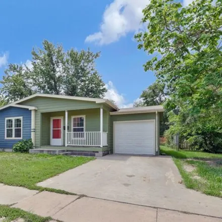 Buy this 3 bed house on 1919 W McCormick Ave in Wichita, Kansas