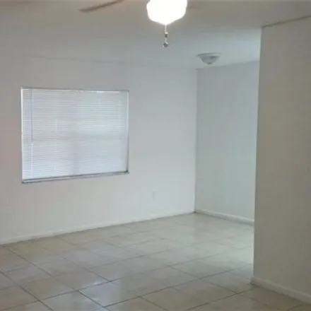 Image 3 - 2542 Congress Street, Fort Myers, FL 33901, USA - Condo for rent