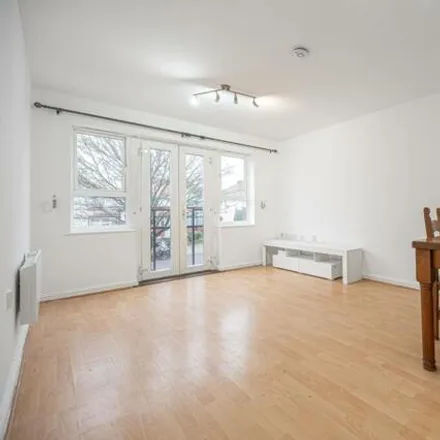 Image 1 - Geneva Court, Rookery Way, The Hyde, London, NW9 6FS, United Kingdom - Apartment for sale