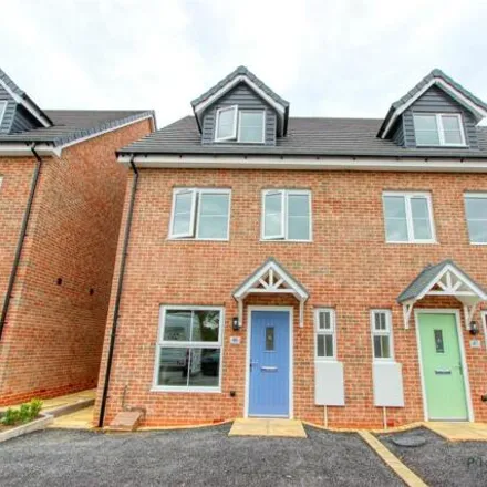 Buy this 3 bed townhouse on Pattison Street in Shuttlewood, S44 6QZ