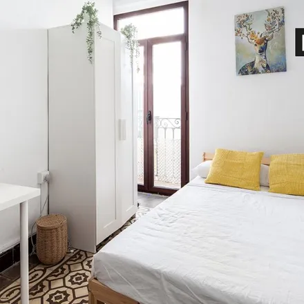 Rent this 3 bed room on Valle in Calle Bustos Tavera, 41003 Seville