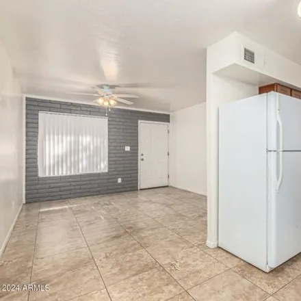 Image 7 - 3325 East Pinchot Avenue, Phoenix, AZ 85018, USA - Apartment for rent