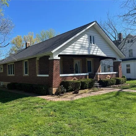 Buy this 2 bed house on 712 East Liberty Street in Farmington, MO 63640