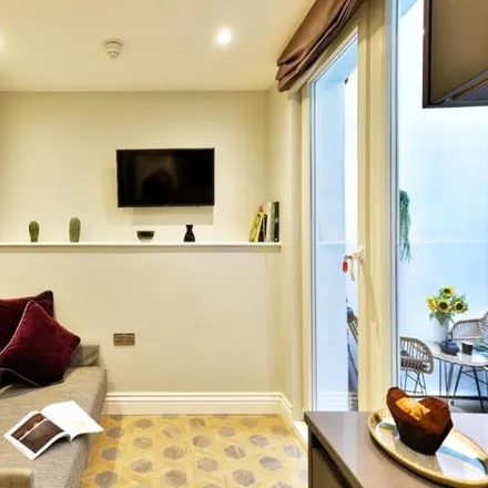 Rent this studio apartment on 10 Bingham Place in London, W1U 5AU