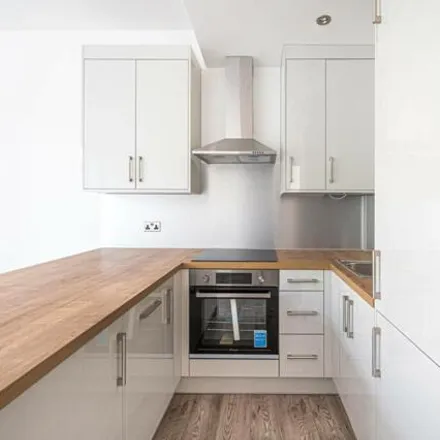 Image 4 - Mill Lane, Camden, London, Nw6 - Apartment for rent