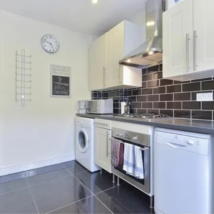 Image 4 - 29 Howard Road, London, NW2 6DS, United Kingdom - Apartment for sale