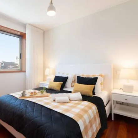 Rent this 4 bed apartment on Boa Idea! in Rua Sport Comércio e Salgueiros, 4050-248 Porto