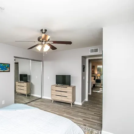 Rent this 2 bed condo on Scottsdale