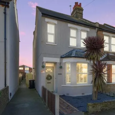 Buy this 3 bed duplex on Southchurch Avenue turn in High Street, Shoeburyness