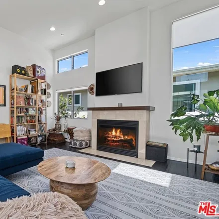 Image 2 - 5938 Barton Avenue, Los Angeles, CA 90038, USA - Townhouse for rent