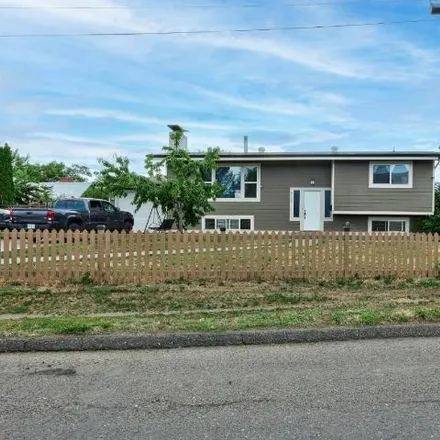 Buy this 5 bed house on 707 12th Street in Kamloops, BC V2B 3X7