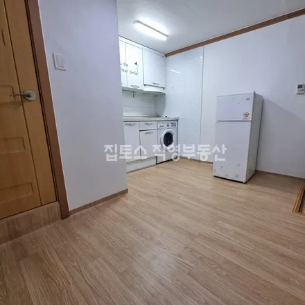 Rent this studio apartment on 서울특별시 동작구 사당동 1040-36