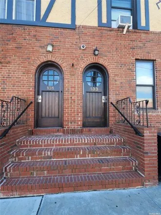 Rent this 1 bed apartment on 133 Lincoln Avenue in Village of Mineola, North Hempstead