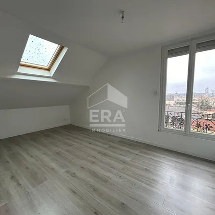 Rent this 3 bed apartment on 22 Boulevard Saint-Michel in 91150 Étampes, France