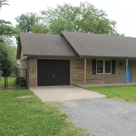 Image 1 - 580 East Mill Avenue, North McAlester, McAlester, OK 74501, USA - House for sale