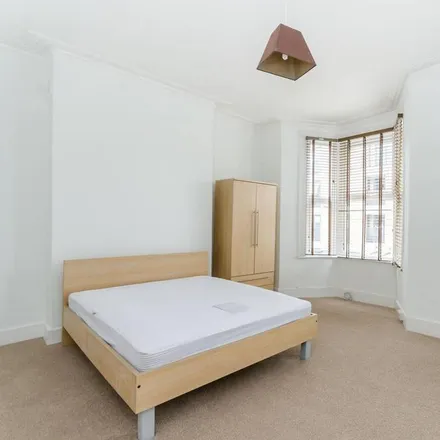 Image 6 - Pellerin Road, London, N16 8UT, United Kingdom - House for rent