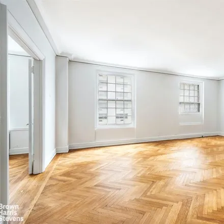 Buy this studio apartment on 470 PARK AVENUE 4A in New York