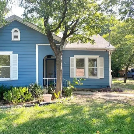 Rent this 3 bed house on 911 E 39th St in Austin, Texas