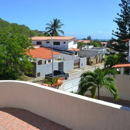 Rent this 3 bed house on Los Robles in Urbanización San Fernando, VE