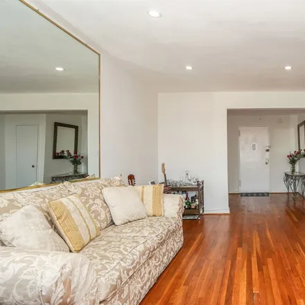 Image 5 - 33-06 92nd Street, New York, NY 11372, USA - Condo for sale