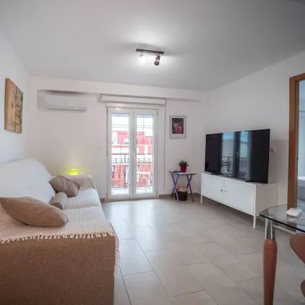 Rent this 4 bed apartment on Pannes in Carrer de Vicent Brull, 46011 Valencia