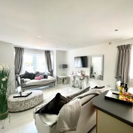 Image 2 - Eaton Road, Liverpool, L12 7HY, United Kingdom - Apartment for sale