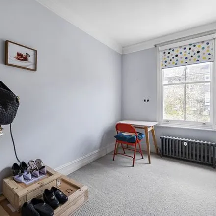 Rent this 4 bed townhouse on 46 Eleanor Road in London, E8 1DN