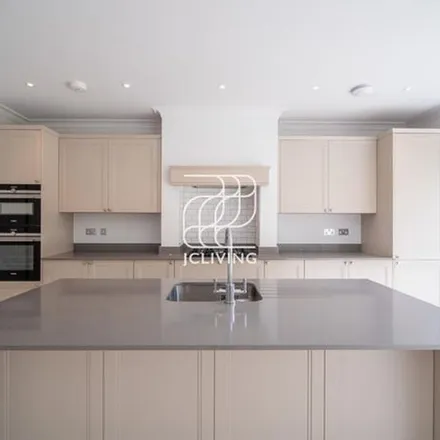 Rent this 5 bed duplex on 39 Barrons Chase in London, TW10 5DA