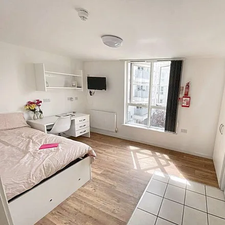 Rent this studio apartment on 25 Watkin Road in Leicester, LE2 7AW
