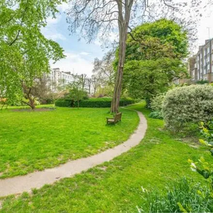 Image 6 - Arundel and Ladbroke Gardens, Arundel Gardens, London, W11 2LP, United Kingdom - Apartment for sale