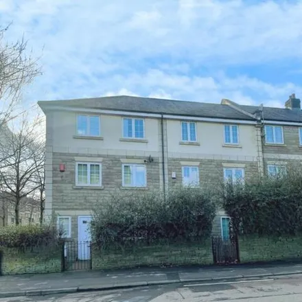 Rent this 4 bed townhouse on Wheathouse Road Newlands Avenue in Wheathouse Road, Huddersfield