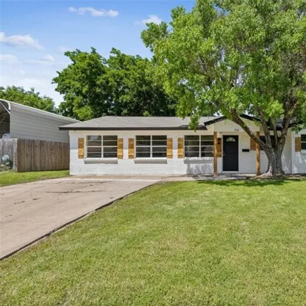 Buy this 3 bed house on 916 Russell Rd in Texas, 76140