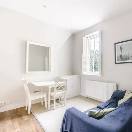Rent this 1 bed apartment on unnamed road in London, SW4 9QP