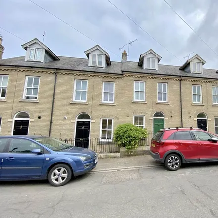 Rent this 4 bed townhouse on 49 Malta Road in Cambridge, CB1 3PZ
