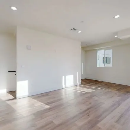 Image 5 - L'Ovest, Ayres Avenue, Los Angeles, CA 90025, USA - Apartment for rent